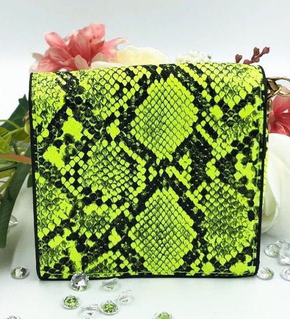 https://femmeluxebloggers.co.uk/products/neon-green-snake-print-micro-mini-bag-bess