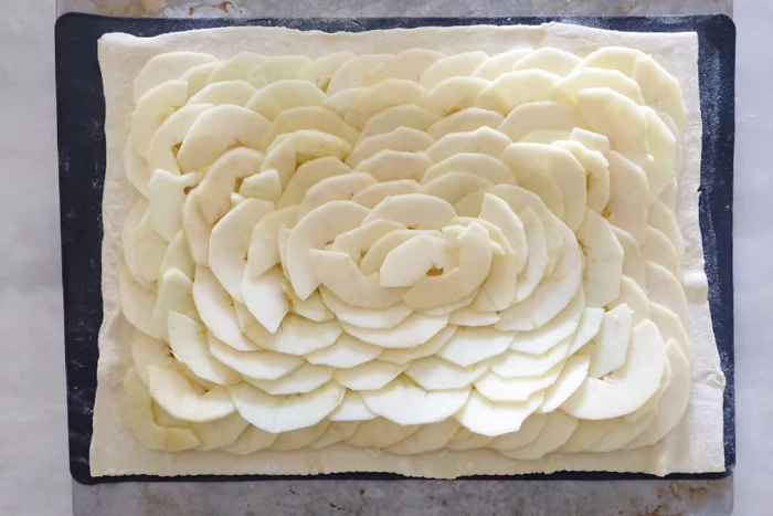 finished layers of apples on puff pastry