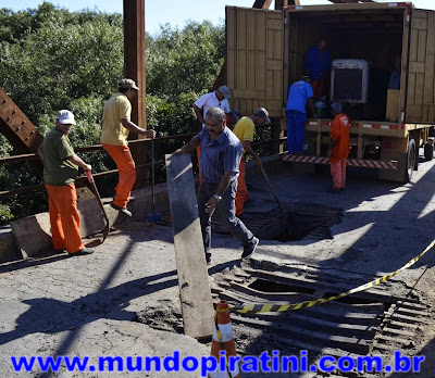 Equipe do Daer trabalha na manutenção da Ponte do Costa 