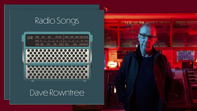Fotocomposição com Dave Rowntree e capa do seu novo álbum Radio Songs