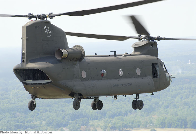 Gambar Pesawat CH-47 Chinook Medium-Lift Helicopter