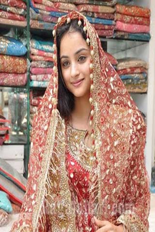 Pakistani wedding dresses come in different fabrics from cotton to silk