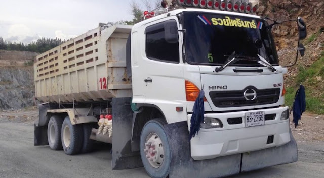 gambar truk HINO 500.