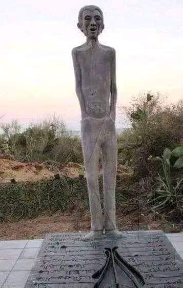 تمثال الشاعر الراحل الصغير أولاد أحمد