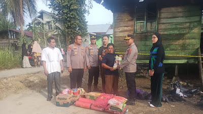 Kapolres Aceh Tamiang Berikan Bantuan Sembako Kepada Korban Kebakaran