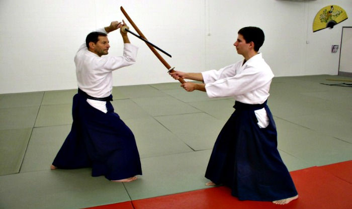 PERALATAN LATIHAN YANG SERING DIGUNAKAN DALAM BELADIRI AIKIDO