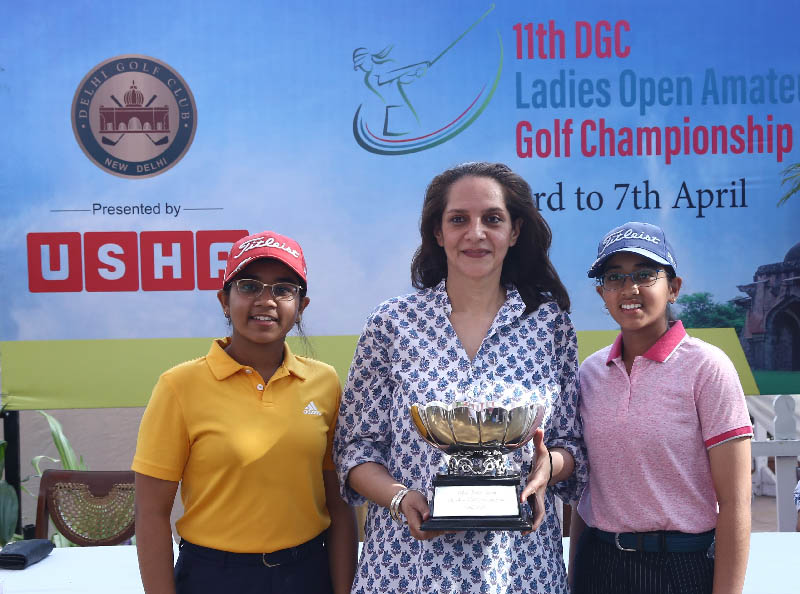 छाया श्रीराम, डायरेक्टर, उषा, के साथ 11वीं डीजीसी लेडीज ओपन एमेच्योर गोल्फ चैंपियनशिप की विजेता रिया जादोन और उपविजेता लावण्या जादोन