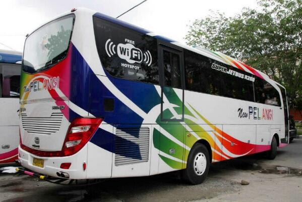 12 BUS MEWAH ACEH 