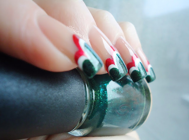 Christmas cloud nail art