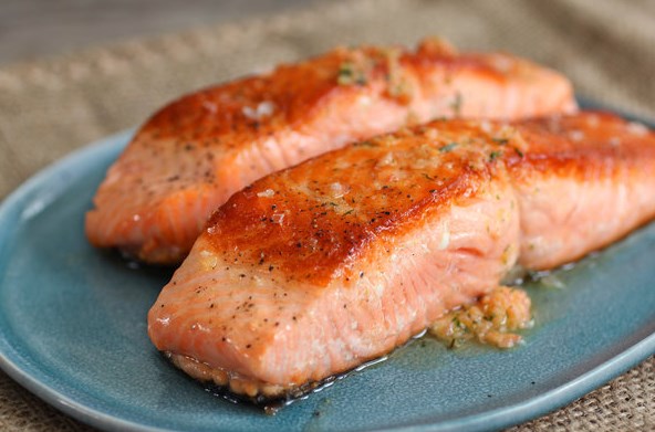 Bergizi Tinggi, Inilah 7 Manfaat Ikan Salmon untuk Kesehatan
