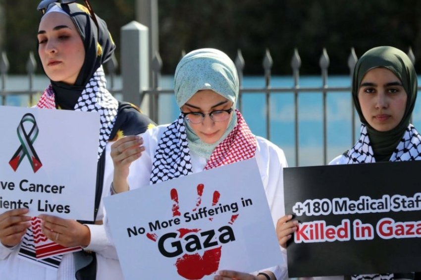 A imagem mostra manifestação na Jordânia esta semana pelos hospitais e pacientes de Gaza: ONU acusa Israel de cerco | Foto: EFE