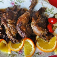 udka kacze w sosie z borowikami i śliwkami