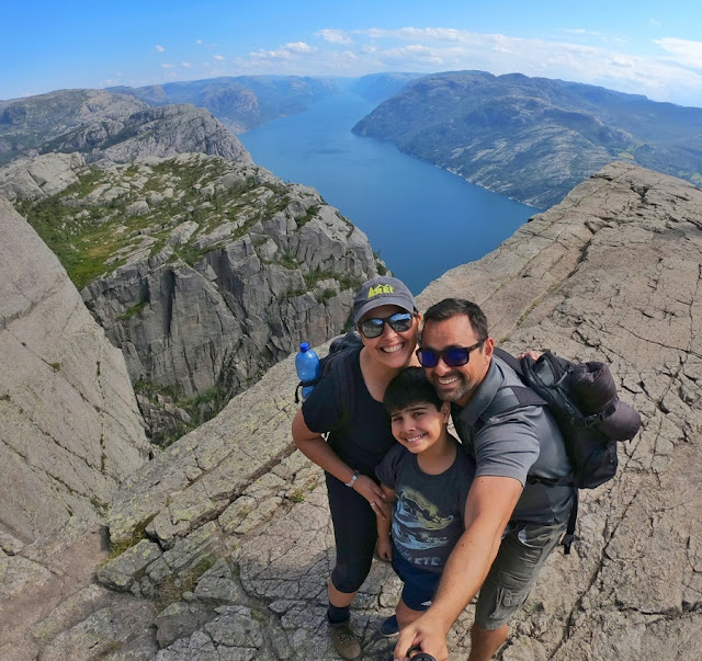 Trilha Preikestolen com crianças na Noruega