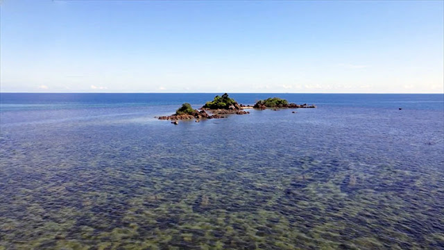 Kejernihan di Pinggiran Pulau Sawi Besar Ketapang