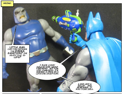 Seriously, if Batman's gonna go the spacegun route, at least slap the Batlogo on there somewhere...