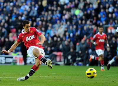 Javier Hernandez Scores Wigan Athletic vs Manchester United