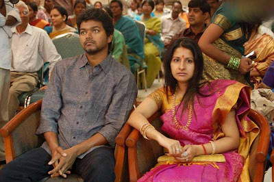 Photo Albums  Wedding Pictures on Tamil Movie Pictures  Actor Vijay Family In Vikranth Wedding Gallery