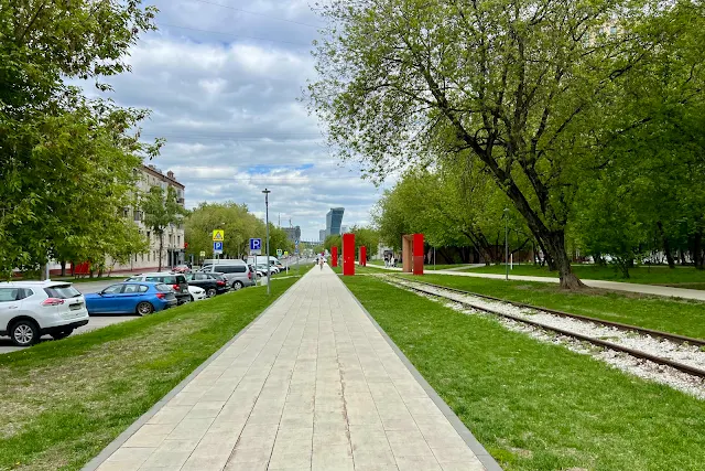 улица Берзарина, железнодорожная ветка