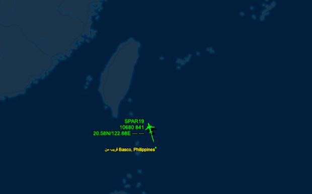 شرعت الآن طائرة رئيسة مجلس النواب الامريكي نانسي بيلوسي في الهبوط تدريجيا نحو مطار تايبيه بجزيرة تايوان