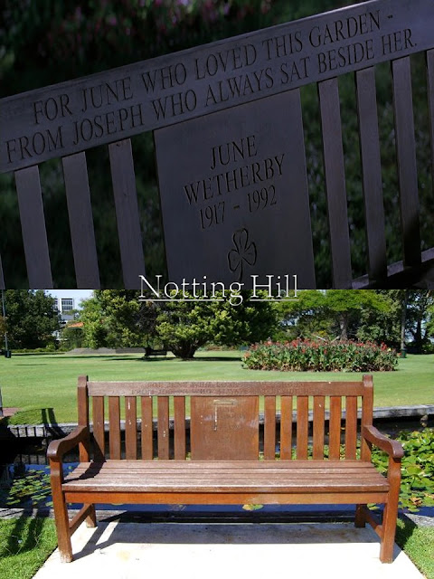 <img src="Notting Hill.jpg" alt="Notting Hill Kursi Kayu di Queen's Garden">