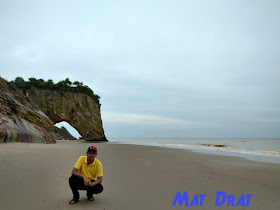 Tempat Menarik di Miri Tusan Cliff Bekenu Beach
