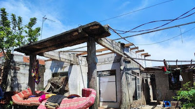 Rumah Ini Kehilangan Atap, Akibat Puting Beliung Ngamuk di Sawangan Depok