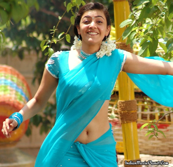 kajal agarwal hot navel show in blue saree