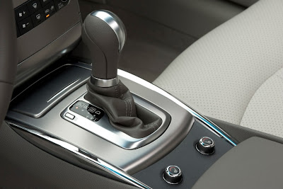 2011 Infiniti G25 Sedan Shifter View