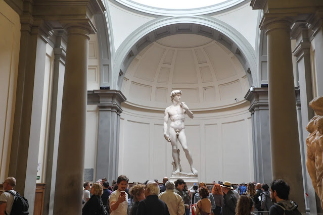 Η Galleria dell'Accademia στη Φλωρεντία -που φιλοξενεί τον Δαβίδ του Μιχαήλ Άγγελου- ανέφερε ότι οι αριθμοί τους τελευταίους μήνες του 2022 ανέβηκαν και ξεπέρασαν τα προ της πανδημίας επίπεδα.
