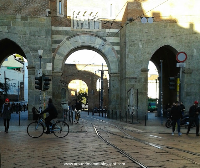 Porta Ticinese antica con archi di mattoni