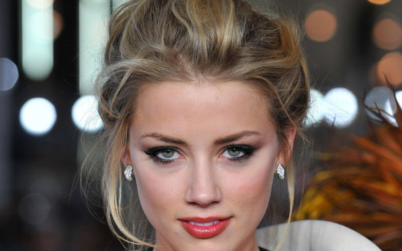 amber heard have beautiful eyes as you can see in the picture below title=