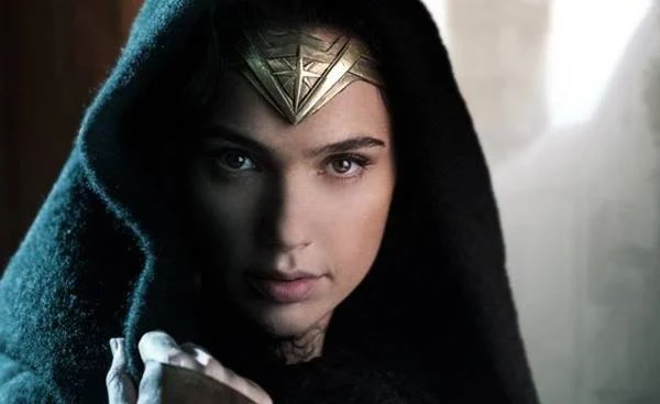 daftar artefak yang dipakai wonder woman dari dewa