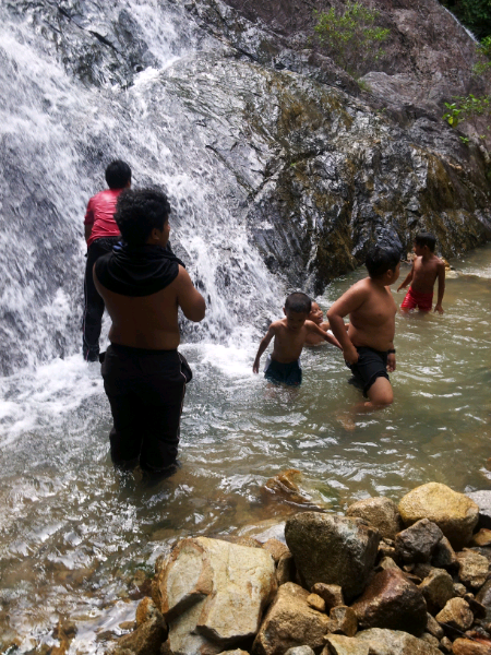 penunggu senja kenangan di air terjun gunung pulai 