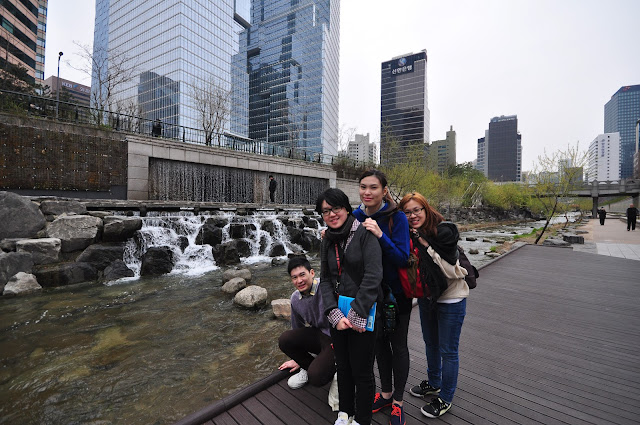 cheonggycheon stream seoul