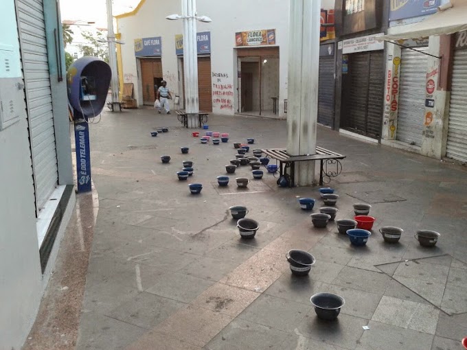 TENSÃO EM SOBRAL: Protesto com penico agita Beco do Cotovelo em dia de debate na NordesTV