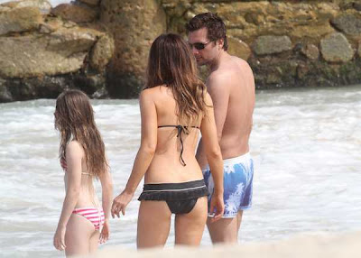 CELEBRITY PICTURES of Kate Beckinsale in Bikini Beach In Mexico