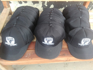 Topi Polos, Topi Bordir, Topi Sablon, Topi Custom, Topi Sekolah, Bordir Topi, Grosir Topi, Bordir Topi, Topi Solo, Pengrajin Topi, Topi Rimba, Konveksi Topi Solo