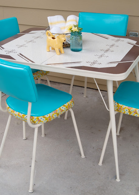 How to Makeover a Vintage Dinette Set (using Spray Paint & Mod Podge!)