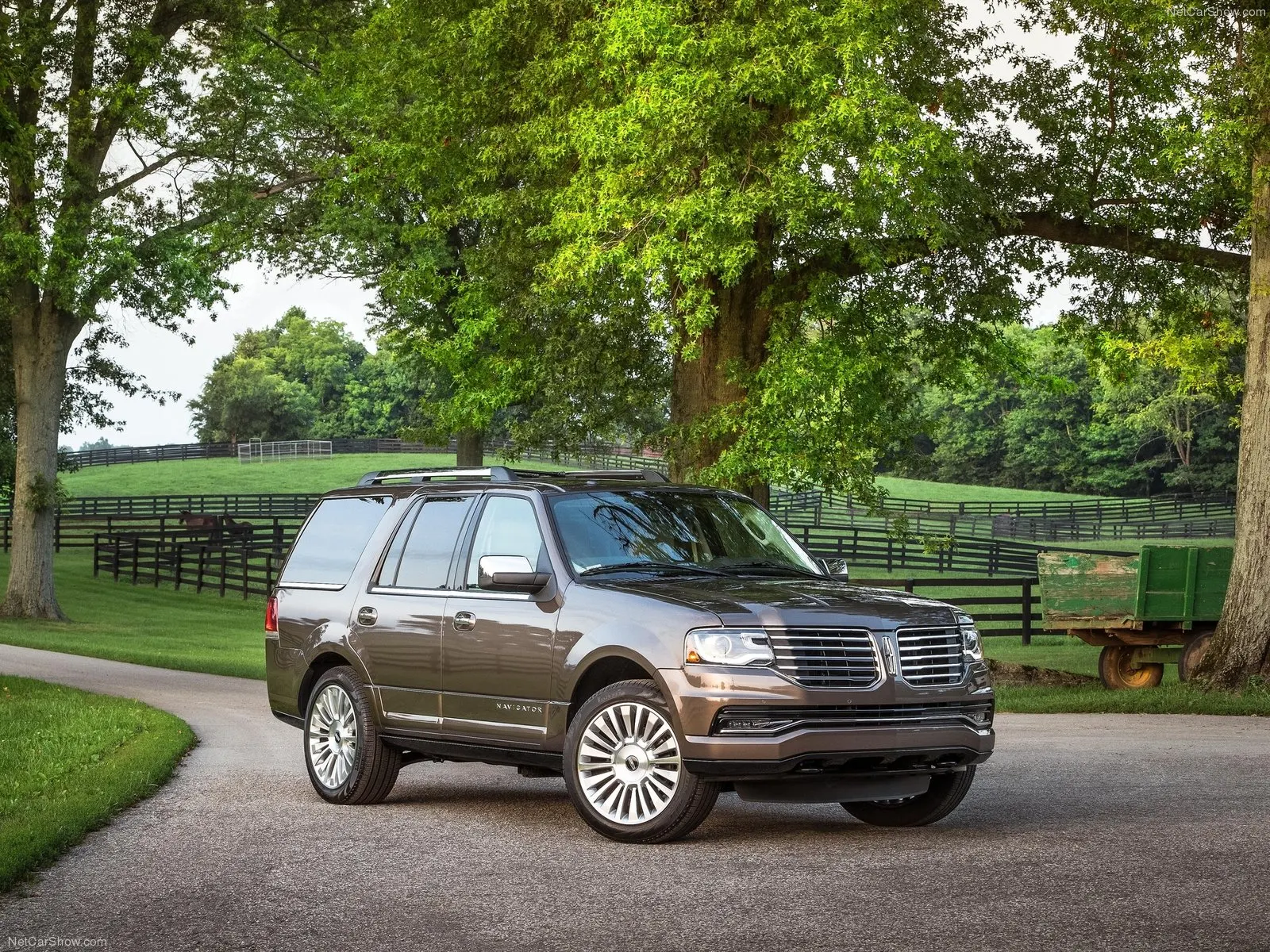 Hình ảnh xe ô tô Lincoln Navigator 2015 & nội ngoại thất