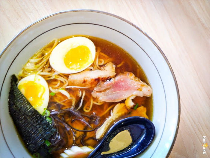 Semangkuk shoyu ramen di Nippon Sushi