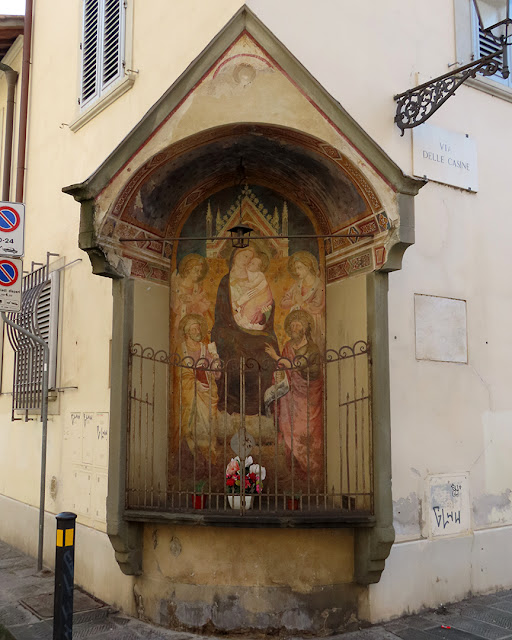 Tabernacolo (Gothic-style shrine), Via dei Malcontenti / Via delle Casine, Florence