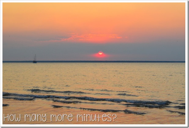 Mindil Beach Sunset Market | How Many More Minutes?