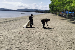 Babinsa Koramil 1430-01/Lasolo Gotong Royang Bersihkan Pesisir Pantai Taipa