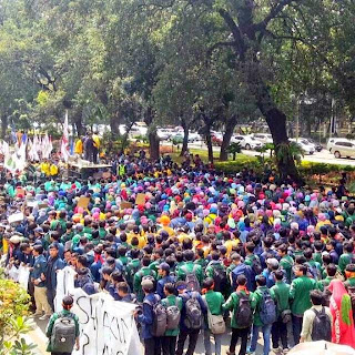 Ribuan Mahasiswa Siap Serbu Istana. 