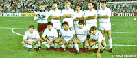 REAL MADRID C. F. Temporada 1988-89. Buyo, Michel, Schuster, Esteban, Ricardo Gallego, Tendillo; Butragueño, Solana, Hugo Sánchez, Sanchís y Martín Vázquez. F. C. BARCELONA 2 REAL MADRID C. F. 1. 29/09/1988. V Supercopa de España, partido de vuelta. Barcelona, Nou Camp. GOLES: 0-1: 14’, Butragueño. 1-1: 37’, Bakero. 2-1: 77’, Bakero.