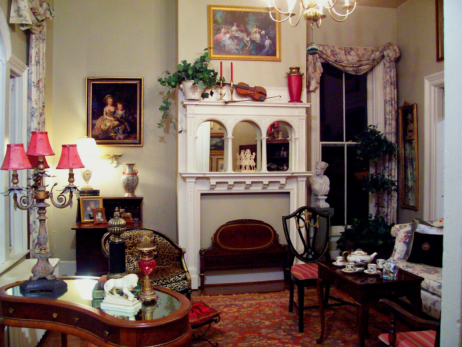 Victorian Style Living Room title=