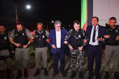 João Azevêdo acompanha início da distribuição de 24 toneladas de alimentos arrecadados pela campanha Polícia Solidária
