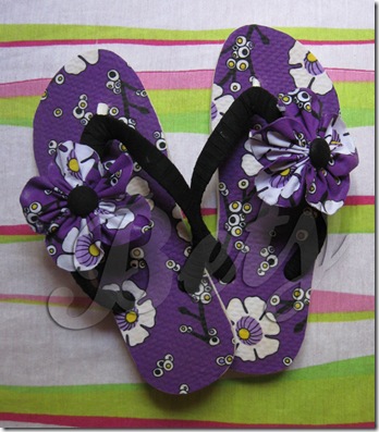 Sandálias Roxa Floral com flor e botão forrado