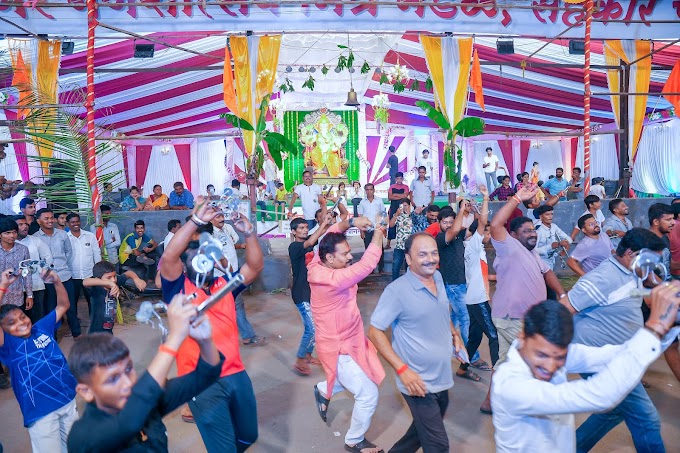 अभिजीत पाटील यांनी लेझीमवर ठेका धरत घेतला आनंद