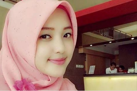 Luar Biasa!!...�Wanita Cantik Ini Pantas Dijuluki Sebagai Istri Paling Sukses Di Dunia� ! Lihat Apa Yang dilakukannya�.Suaminya Sampai Tergila-Gila Padanya